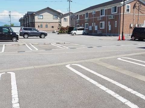 グロワールＤの駐車場|駐車場に車を止められます