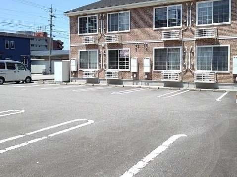 クオーレⅡの駐車場|駐車スペースもあります