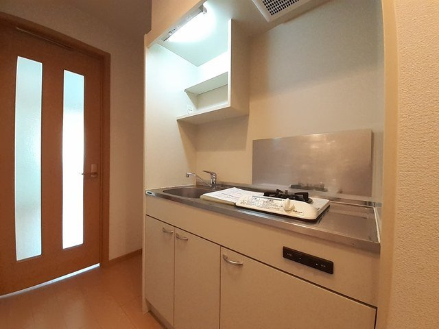 クオーレⅡのキッチン|コンパクトなキッチンで掃除もラクラク