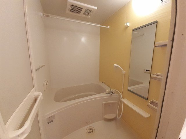 ラ　フォレスタ　Ⅲの浴室|落ち着いた空間のお風呂です