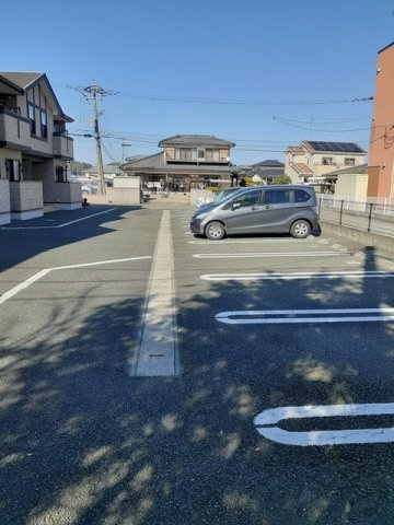 シェール・ドゥーの駐車場