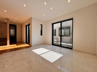 【居間・リビング】 | 千葉市若葉区若松町中古戸建　JR総武線「四街道」駅 | 大切なご家族と過ごすからこそこだわりたい場所リビング。居心地のいい空間には自然とみんなが集まります！