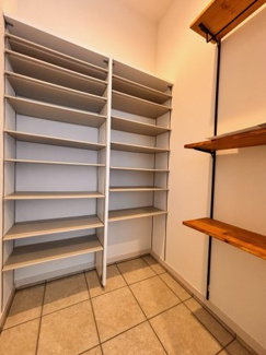 【収納】 | 千葉市若葉区若松町中古戸建　JR総武線「四街道」駅 | 玄関はシューズインクローク付き。靴の収納が多くまとめてスッキリ収納できます！