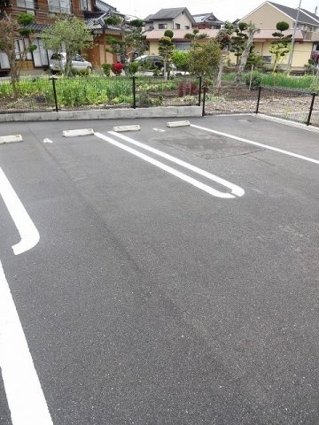 レガー　メゾンＡの駐車場