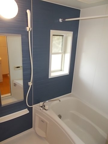 グレープ・ガーデンⅡの浴室|落ち着いた空間のお風呂です