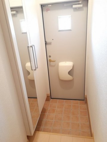 クローバーＡの玄関|落ち着いた玄関です