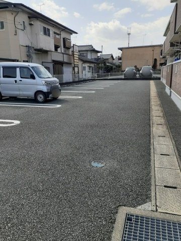 クローバーＡの駐車場|駐車場があるので、車を買う予定の方も安心です