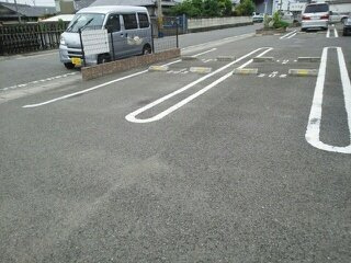 メゾンフォルテⅡの駐車場