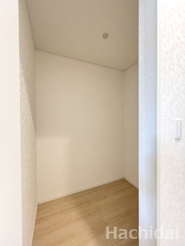 碧南市福清水町第1　新築戸建＜1号棟＞の収納|南側8.0帖洋室クローゼット