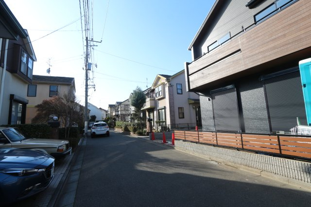 【Blooming Garden】東久留米市前沢２丁目の外観|対面式キッチンは食洗機・浄水器付。パントリー隣接で家事動線もスムーズ