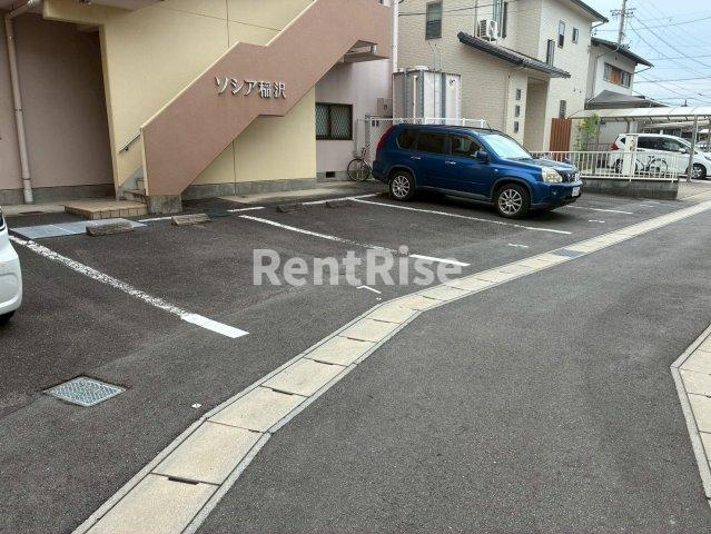 ソシア稲沢の駐車場