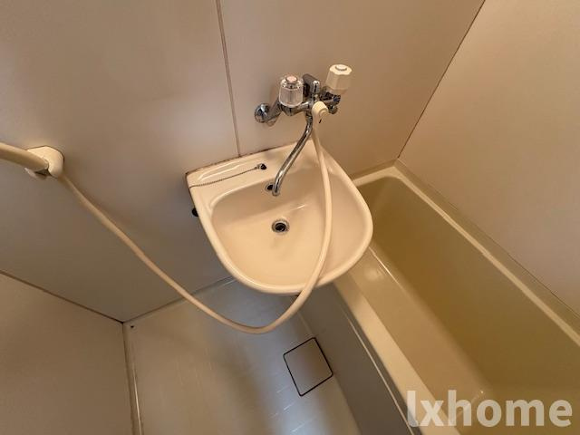 シロハイヌの洗面所