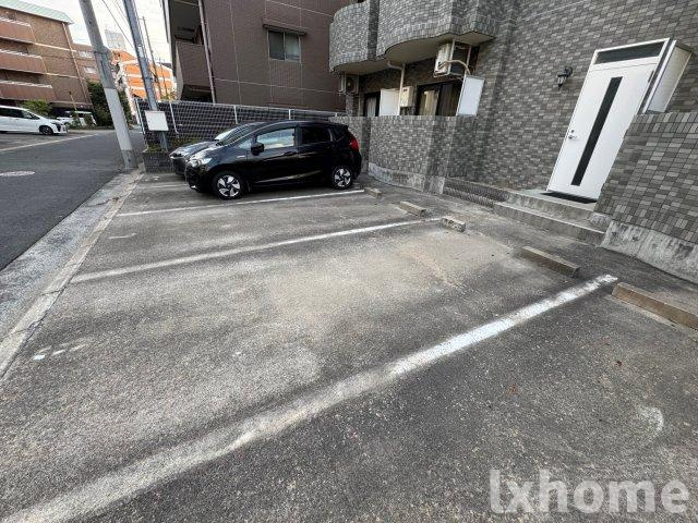 クリエイティブステージNの駐車場