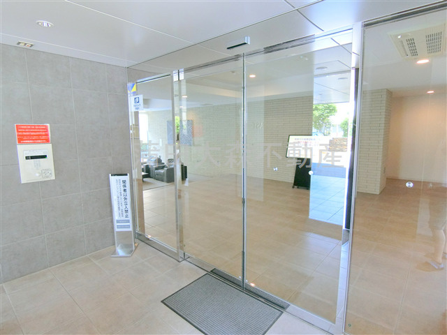 プレディアスタイル池上南のエントランス|防犯カメラTVモニター付オートロック宅配BOXメールBOX管理人室　エントランス