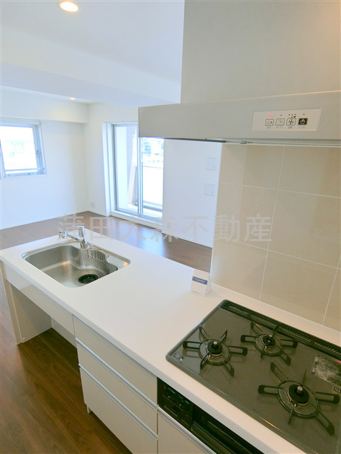 プレディアスタイル池上南のキッチン|3口ガスグリル付システムキッチン　カウンターキッチン