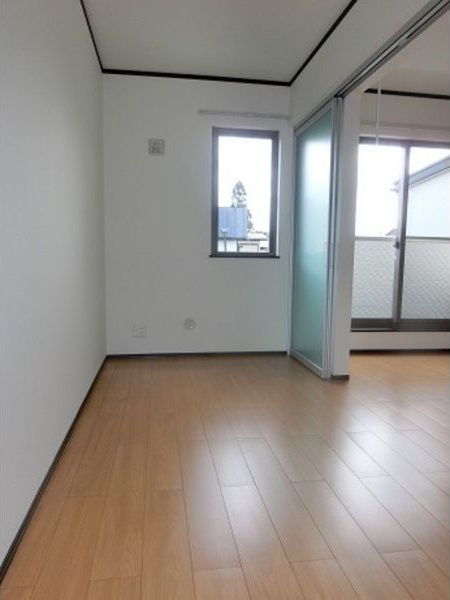 コスモスの洋室