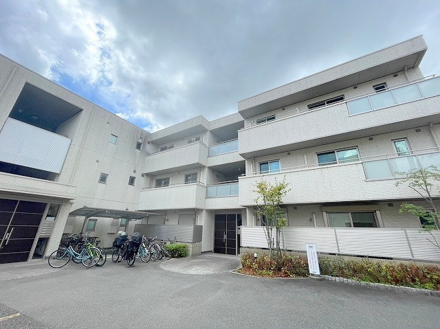 ルミエールBの外観