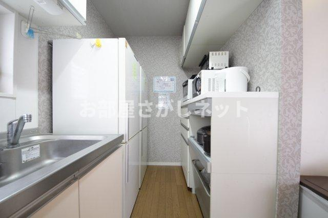 にゃんこハウス西早稲田のキッチン|IHコンロは、３口もあるので、同時に料理することも可能ですね。
