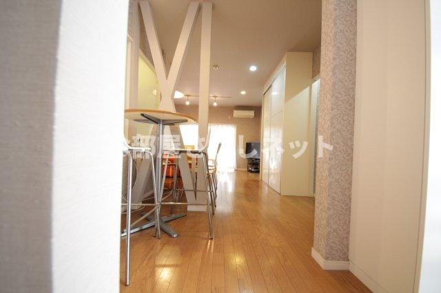 にゃんこハウス西早稲田の居間・リビング|人もペットも快適な空間です。
