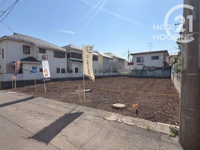 【前面道路含む現地写真】 | 東久留米市金山町2丁目　売地　全2区画　B号区 | 近隣に商業施設がございます