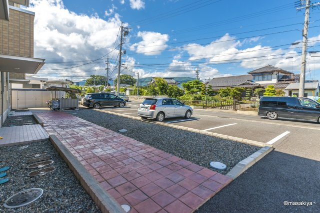 オッツ悠の駐車場