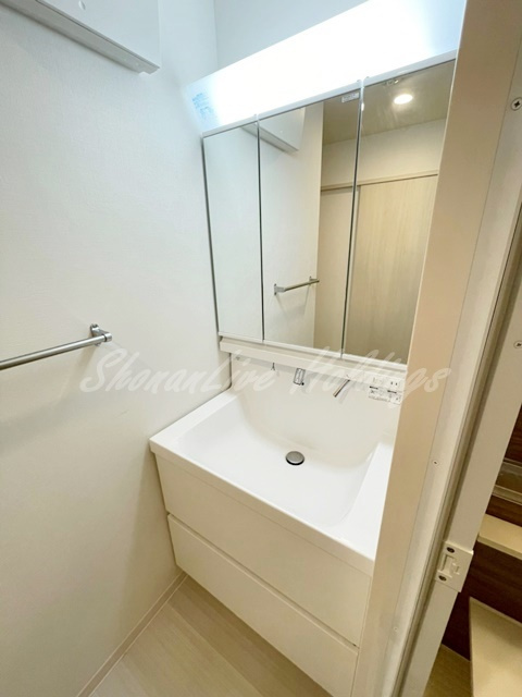 大和市中央林間３丁目の賃貸マンションの洗面所|明るい洗面所です