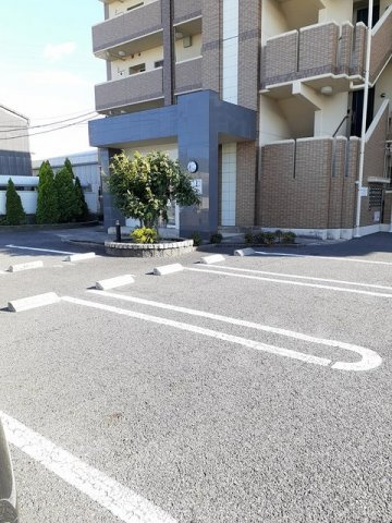 グラース　ジェルメの駐車場