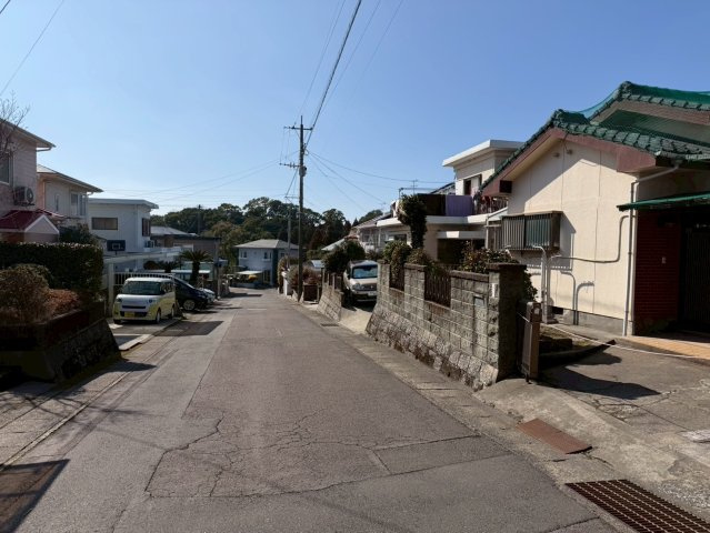 吉野町　中古戸建ての前面道路含む現地写真|吉野台団地内の閑静な住宅街です。