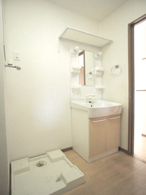 【独立洗面台】 | プレミール・フォンテーヌⅢ | 洗髪洗面化粧台と洗濯機置き場があります♪