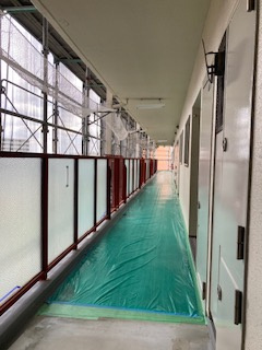 オリーブハイツ相川二号棟のその他共用部分|廊下（大規模修繕中）