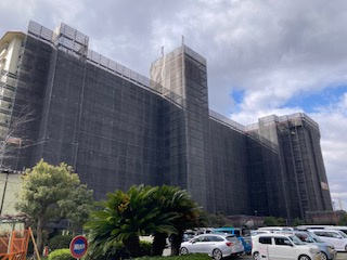 オリーブハイツ相川二号棟の外観|大規模修繕工事中