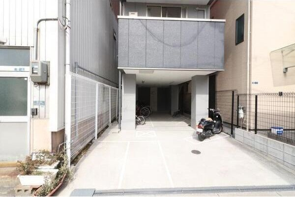 グランパシフィック梅南の駐車場