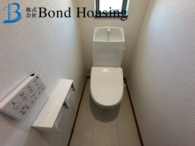 全6区画　WIC付　二見町東二見　A号棟　新築戸建のトイレ