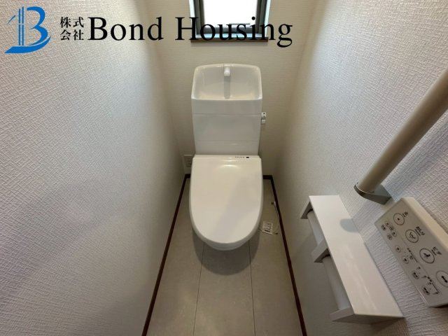 全6区画　WIC付　二見町東二見　A号棟　新築戸建のトイレ