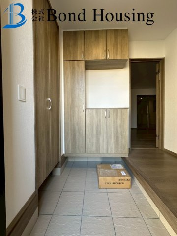 全6区画　WIC付　二見町東二見　A号棟　新築戸建の玄関