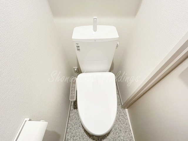 鎌倉市台１丁目の賃貸マンションのトイレ