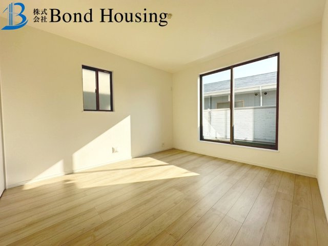 全6区画　2面バルコニー　二見町東二見　B号棟　新築戸建の洋室