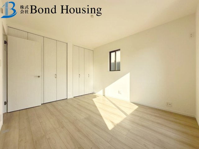 全6区画　2面バルコニー　二見町東二見　B号棟　新築戸建の洋室