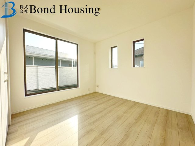 全6区画　2面バルコニー　二見町東二見　B号棟　新築戸建の洋室