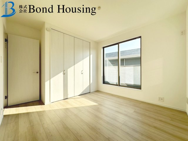 全6区画　2面バルコニー　二見町東二見　B号棟　新築戸建の洋室