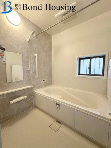 全6区画　2面バルコニー　二見町東二見　B号棟　新築戸建の浴室