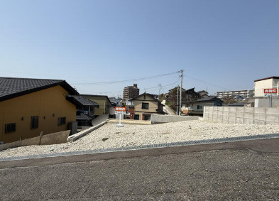 知多市巽が丘１丁目　売り土地【2号地】の前面道路含む現地写真