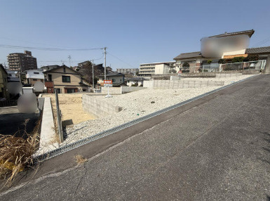 知多市巽が丘１丁目　売り土地【2号地】の前面道路含む現地写真