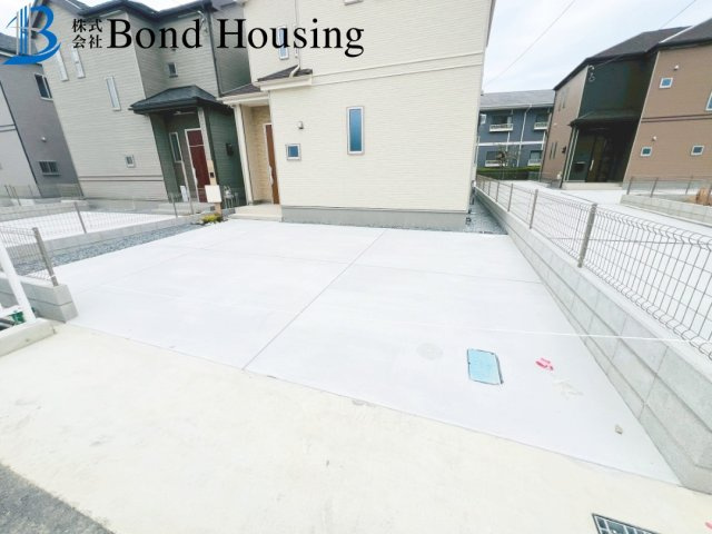 全6区画　収納豊富　二見町東二見　C号棟　新築戸建の駐車場