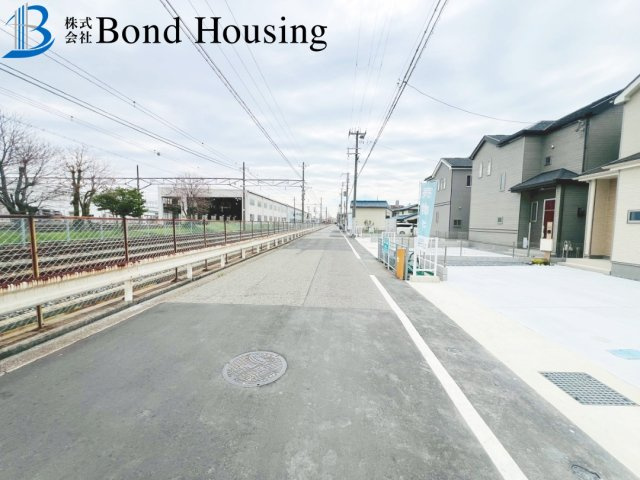 全6区画　収納豊富　二見町東二見　C号棟　新築戸建の前面道路含む現地写真