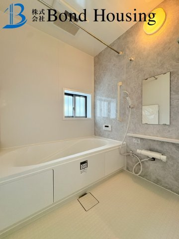 全6区画　WIC付収納豊富　二見町東二見　F号棟　新築戸建の浴室