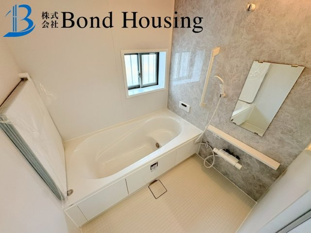 全6区画　WIC付収納豊富　二見町東二見　F号棟　新築戸建の浴室