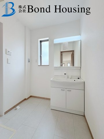 全6区画　WIC付収納豊富　二見町東二見　F号棟　新築戸建の独立洗面台