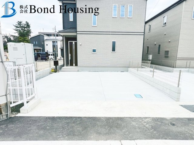 全6区画　WIC付収納豊富　二見町東二見　F号棟　新築戸建の駐車場