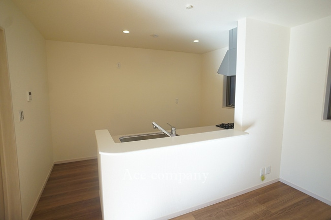 【内観：施工例】 | 八尾市東本町2丁目 | 【同社による同仕様の施工例】対面式のカウンターキッチンです♪